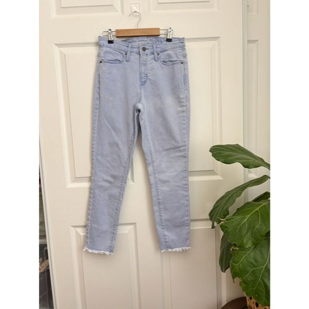 Universal Thread Size 6 (28) Women's Light Wash Skinny Jeans